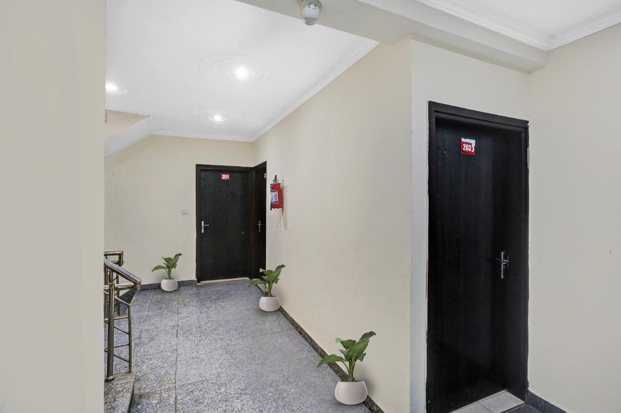 Hotel O Hotel Blue Orchid Ню Делхи Екстериор снимка