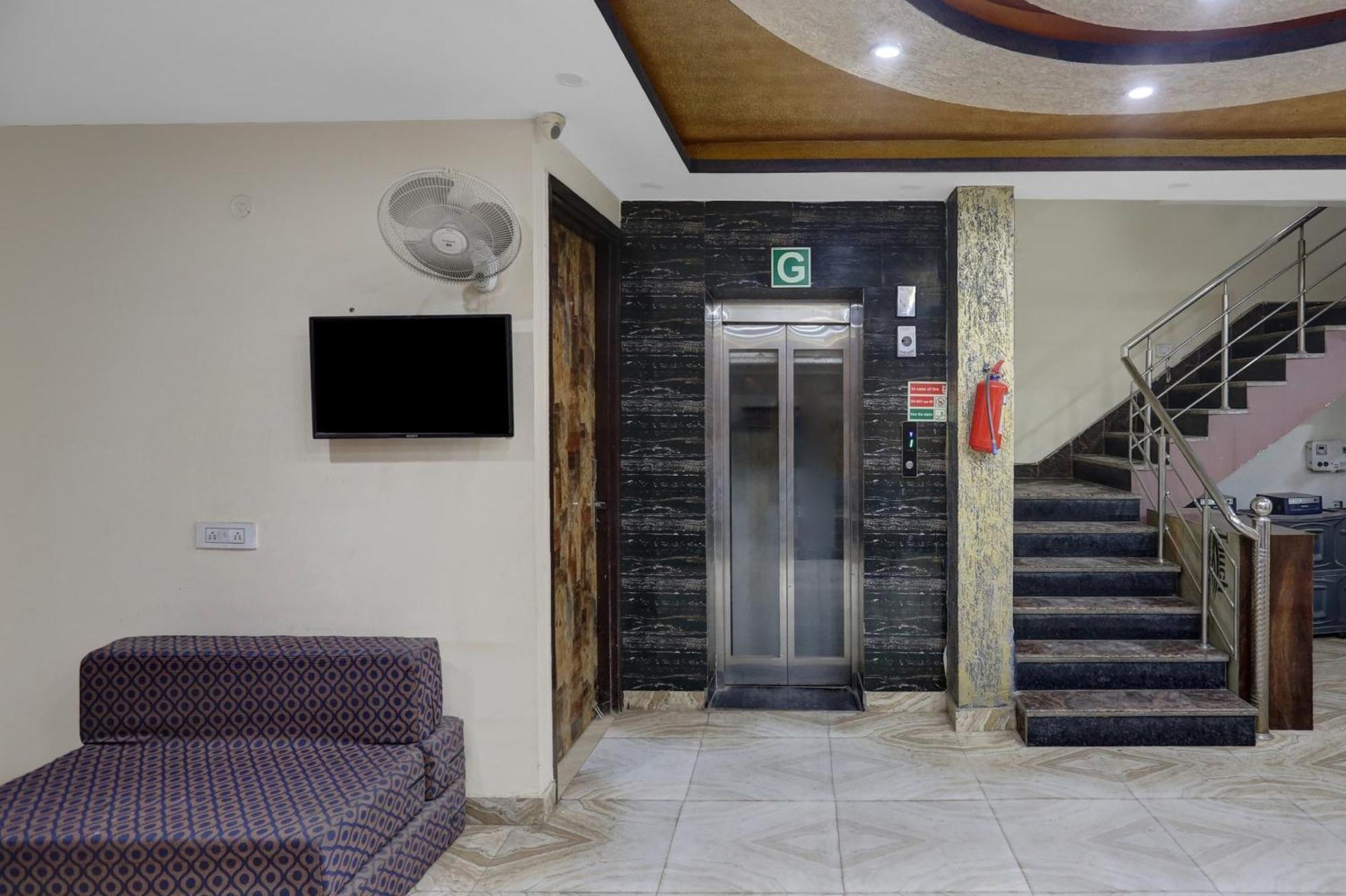 Hotel O Hotel Blue Orchid Ню Делхи Екстериор снимка