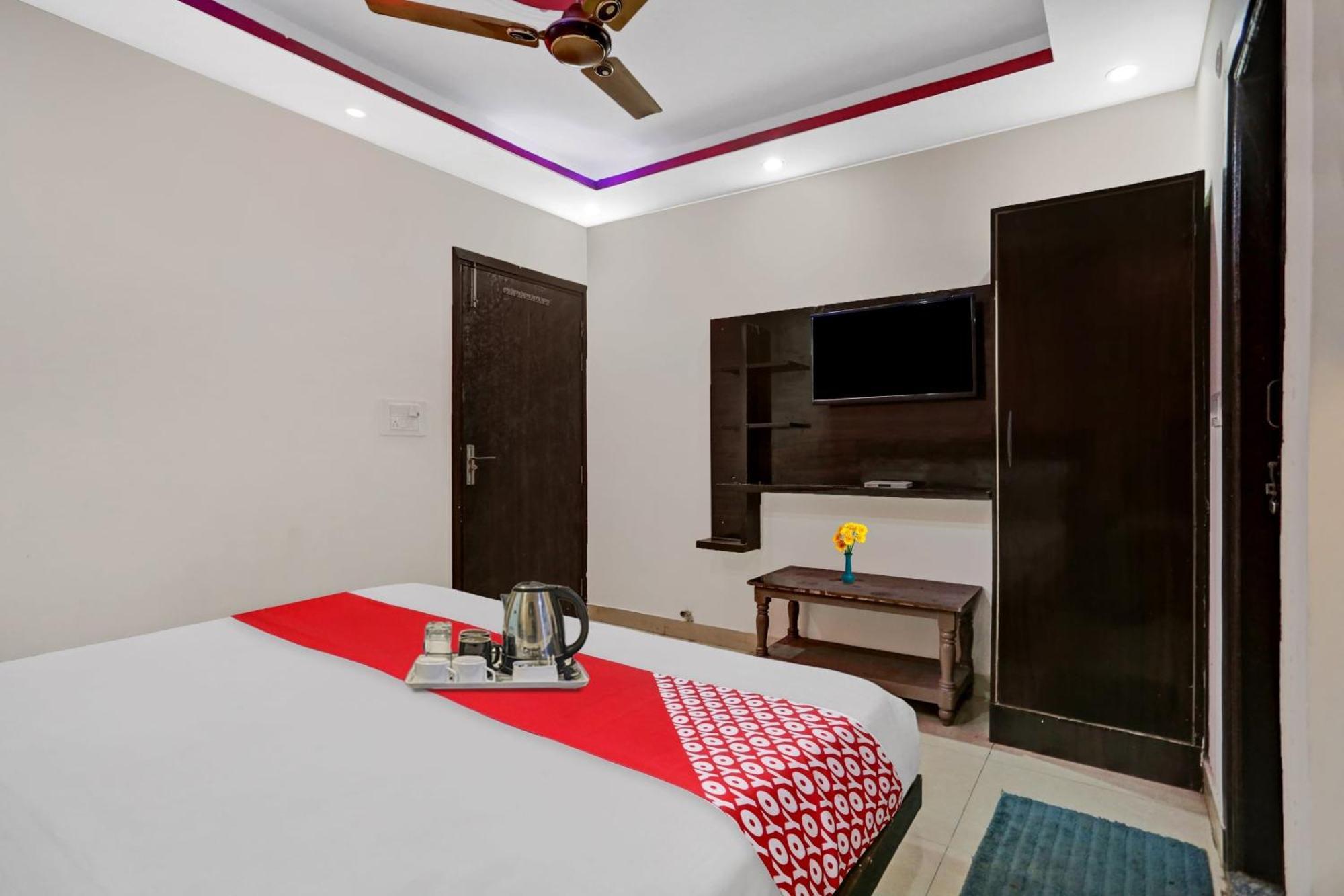 Hotel O Hotel Blue Orchid Ню Делхи Екстериор снимка