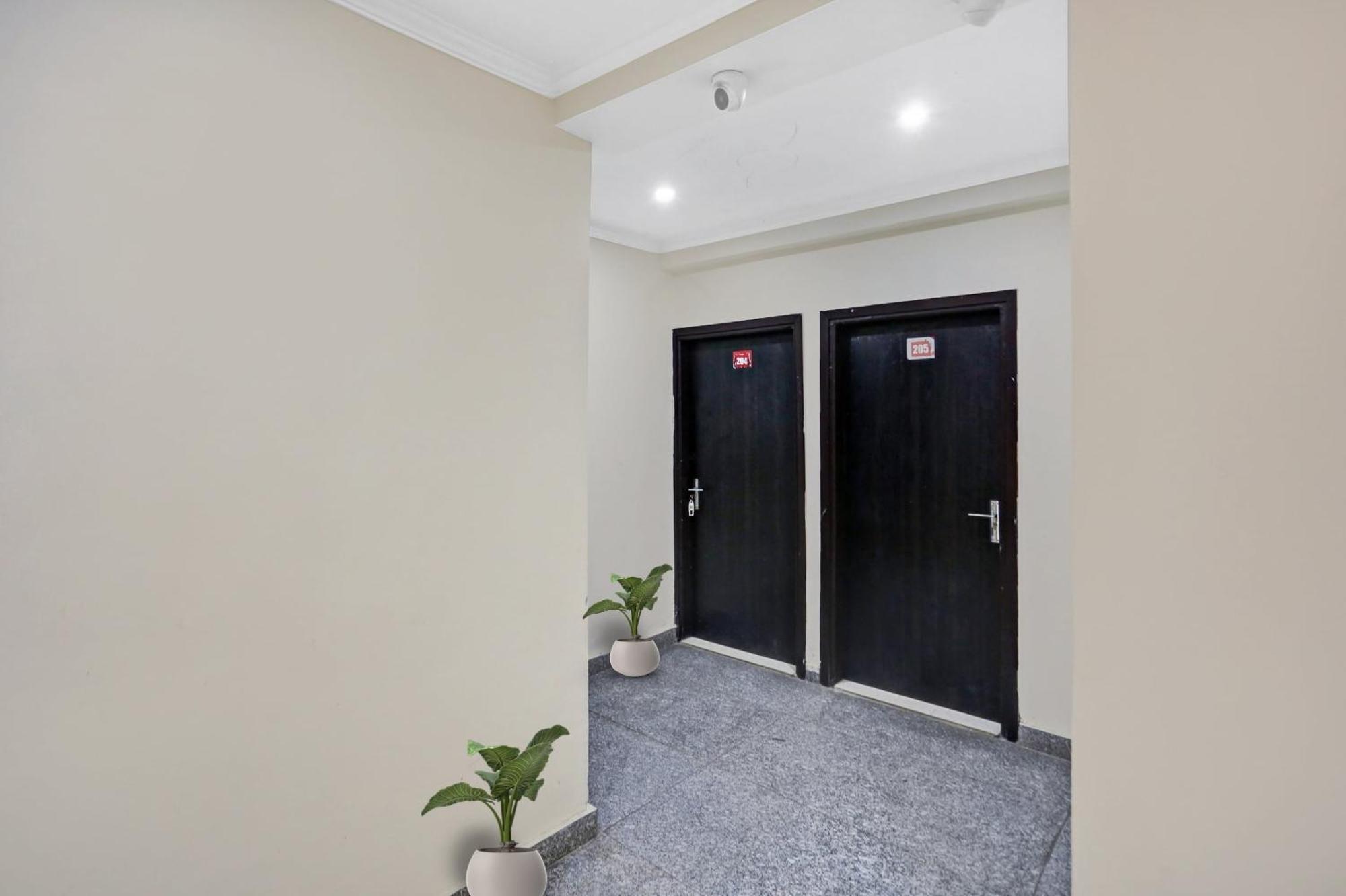 Hotel O Hotel Blue Orchid Ню Делхи Екстериор снимка